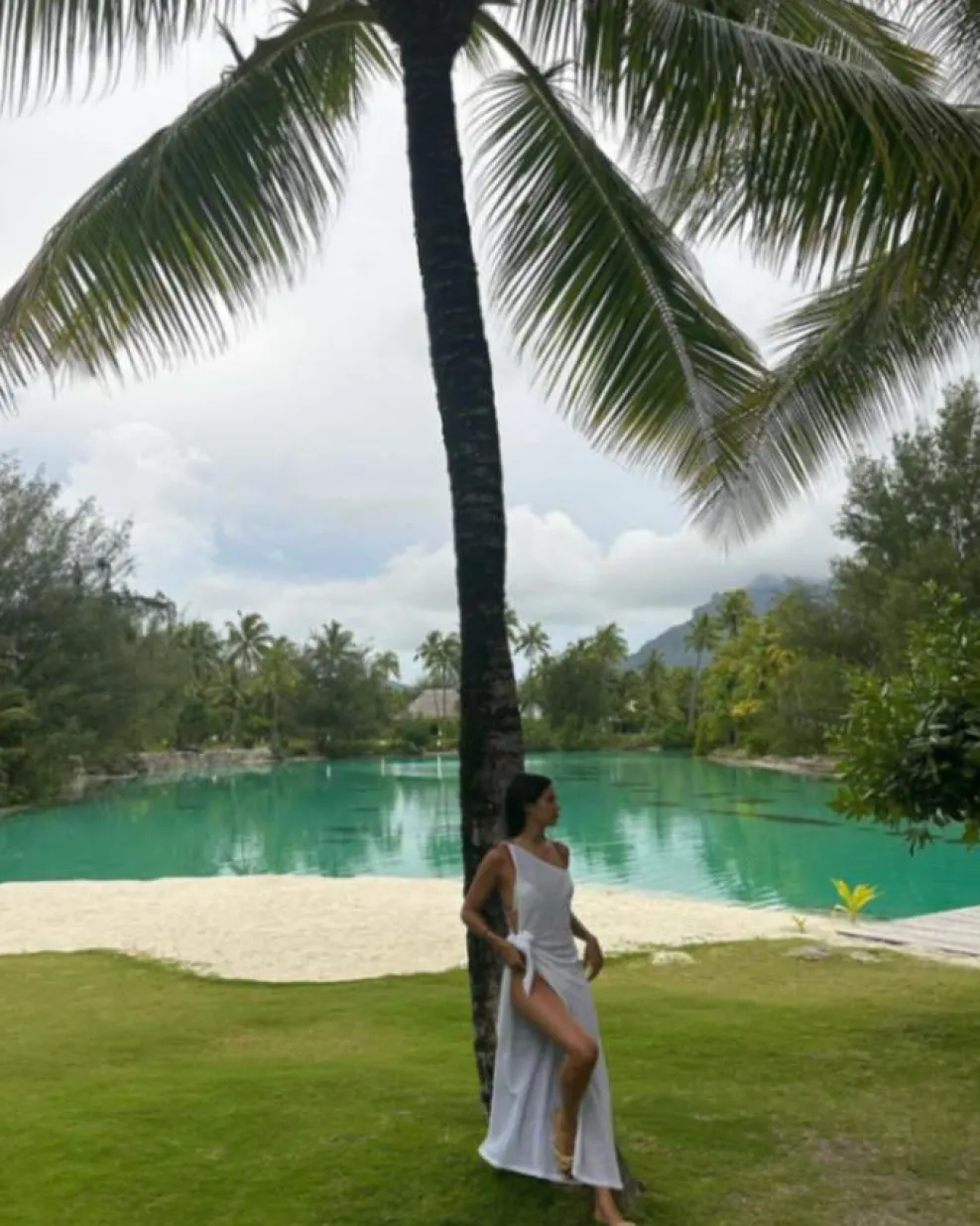 Sara Sampaio - Susanna White Dress